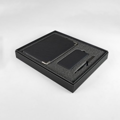 Набор подарочный KENNEDY: ежедневник, ручка и power bank в коробке с ложементом